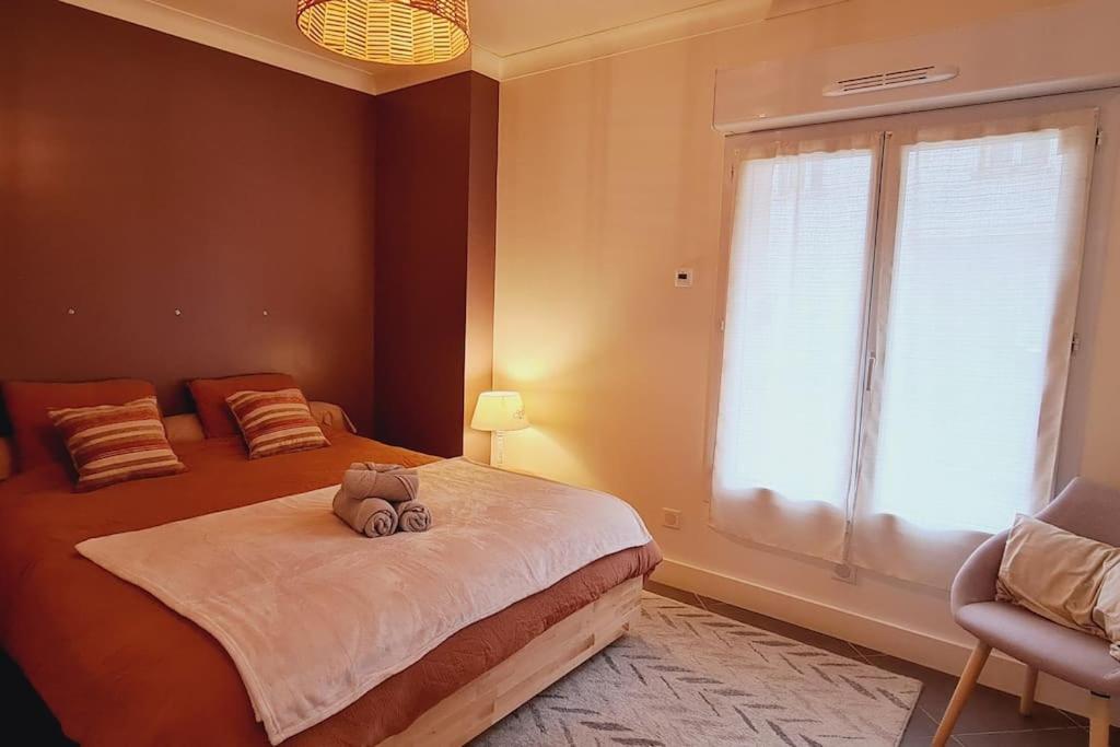 Appartement 2 Pieces Centre Ville Avec Parking Neauphle-le-Château Exteriér fotografie